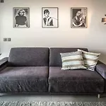 Modern 1 Bed Apartment In Prestigous Area Of Cannes A Short Walk To The Croisette And The Palais 1903