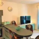 Centre Juan Les Pins 1 Bedroom With Ac, Swimming Pool And Parking