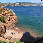 2P Renove En 2025 -Cannes Centre- Palais Des Festivals -