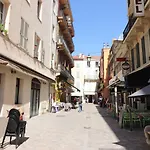 Zone Pietonne, 3 Chambres, 3 Sdb