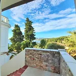 Villa-Chateau Les Terrasses - Tamaris, Plage Des Sablettes, Mer Au Bas De La Propriete