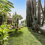 Studio En Bord De Mer A Menton Avec Piscine Privee 80 M²