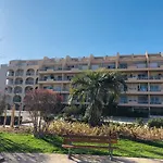Studio Port De Hyeres Proche Des Plages