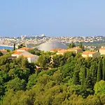 Studio Avec Vue Sur La Mer Piscine Partagee Et Jardin Clos A Cagnes Sur Mer A 5 Km De La Plage