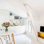 New Design Studio Walking To The Beach And Shops