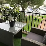 Ideal Couple, Magnifique 2 Pieces Piscine
