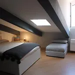A Deux Pas