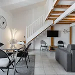 Massena Square - 1 Bdr Duplex With Ac