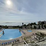 C021 Lumineux Appartement Avec Terrasse Et Piscine