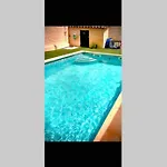 Studio Avec Grande Piscine Privative