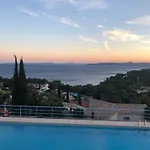 Apt With Swimming Pool 500M From The Beach