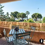 Air-Conditioned Apartment Facing The Port Of Saint Laurent With 2 Bedrooms