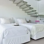 Architect-Designed Villa With Heated Pool For 10 Guests!