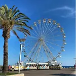 Saint Raphael, Bel Appartement En Centre Ville !