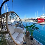 L'Escale Royale : Un Reve Sur L'Eau... Maison Flottante Avec Balneo