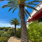 The Address Cassis
