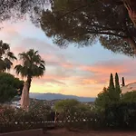 Haus Mit Garten Uber Der Bucht Von Cannes