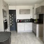 Bormes-Les-Mimosas - Appart 25M2 Avec Balcon - 4P