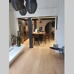 Loft De Type Industriel Et Spacieux