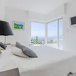 Upscale 2-Br Apartment Swimming Pool Sea View