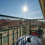 Superbe 3 pièces refait à neuf classé 4 étoiles avec ascenseur et balcon à pied de la plage et du palais des festivals