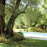 Chambre Avec Acces Jardin Et Piscine. Weekend Ou Semaine.