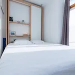 1 Bdr Downtown Near Place Massena