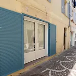 Brand-New Atypical Studio In Rue Fourmilliere