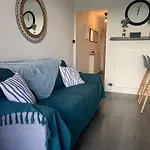 Chaleureux Appartement Face Au Port Sta Lucia, Tout A Pieds, Wifi