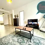 Toulon, Hyper Centre, Clim, 2 Chambres, Proche Plage