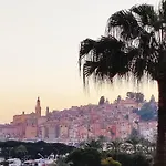 Menton Bord De Mer Studio Calme Avec Balcon, Ascenseur, Climatisation, Ideal Location Quiet Near Sea, Balcony, Elevator, Ac