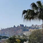 Menton Bord De Mer Studio Calme Avec Balcon, Ascenseur, Climatisation, Ideal Location Quiet Near Sea, Balcony, Elevator, Ac