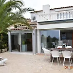 Modern Holiday Home In Th Oule Sur Mer With Swimming Pool