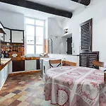 L'Oustaria 3 Bedrooms Apartment, Old Town