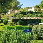Appartement Moderne A Saint-Raphael Avec Piscine Partagee