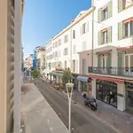 Stylish 1-Bedroom Apartment In The City Center