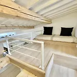 Beautiful Duplex Apt In The City Center