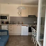 Aux 3 Domaines T2 Avec Terrasse