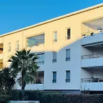 Ile O Marine Yourhosthelper