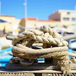 Bel Appartement Sur Le Port Du Brusc Avec Sa Place De Parking Privative.