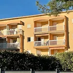 Apartment Newly Renovated Aircond-Wifi-Pool-Sea View-150M To Beaches- Saint Aygulf