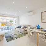 Stylish 2-Br Apartment Steps From The Croisette