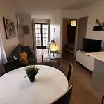 Beautiful T1 In The Center Of The Londe With Large Terrace And Parking