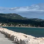 Au Coeur Du Village