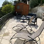 Bas De Villa Avec Vue Degagee