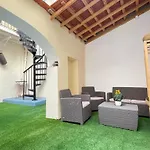1 Bed Apartment With Private Courtyard