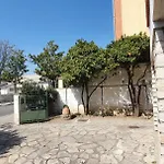 Appartement Entier Au Dessus De Villa, Climatisation Reversible Poele A Bois Tres Chaleureux , Wi Fi Parking Privee Gratuit Situation 500 M, Plage Et Centre Ville