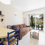 1 Bedroom Apartment In A Residence With A Swimming Pool And A Parking Spot