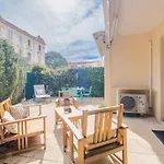 3P Garden-Level Apartment Residence With Pool