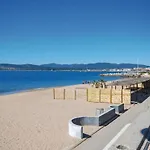 Gorgeous Apartment In Saint Raphael With Kitchen